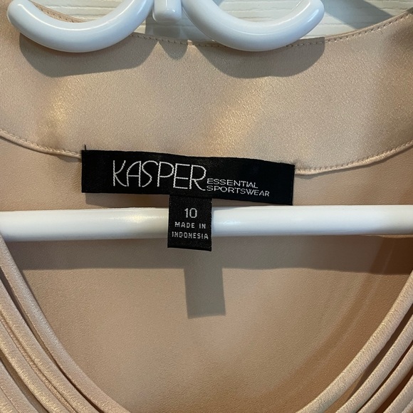 Beautiful gold top - Picture 4 of 4